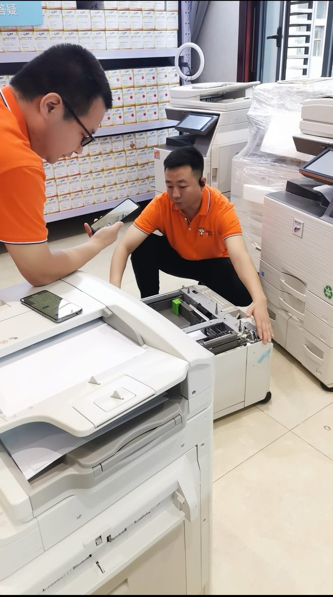 牛牛复印机租赁技术人员检修设备